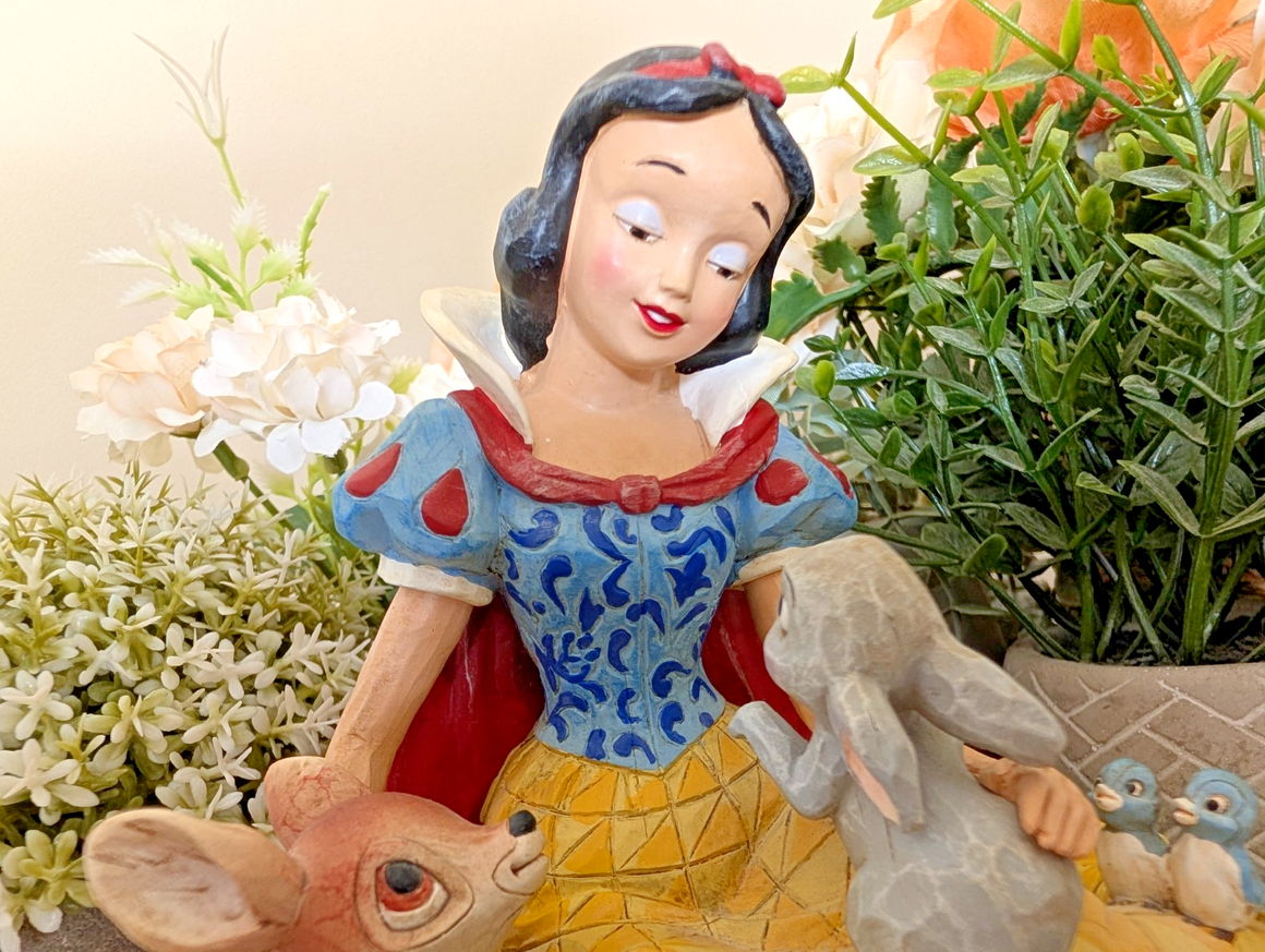 Disney Traditions Showcase Snow White Figurine Friendship Makes The Heart Sing3