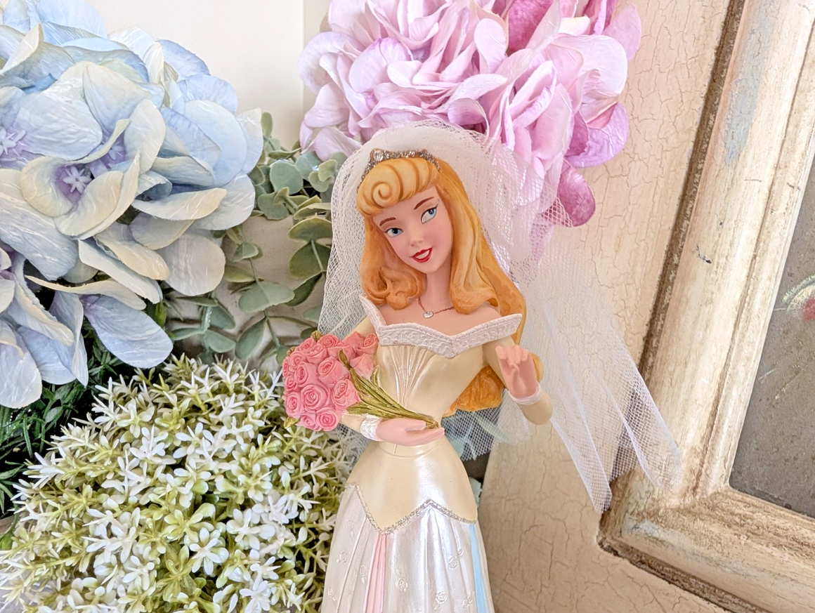 Disney Showcase Aurora Bride Sleeping Beauty unboxed figurine 4050708