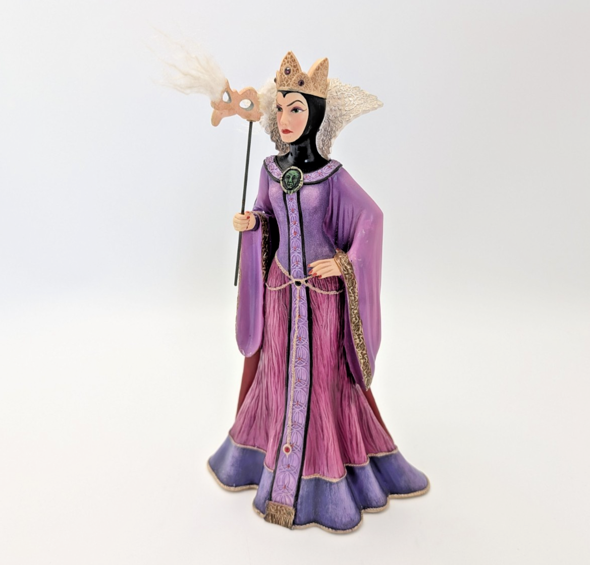 Disney Showcase Couture de Force Evil Queen Masquerade figurine photo 15