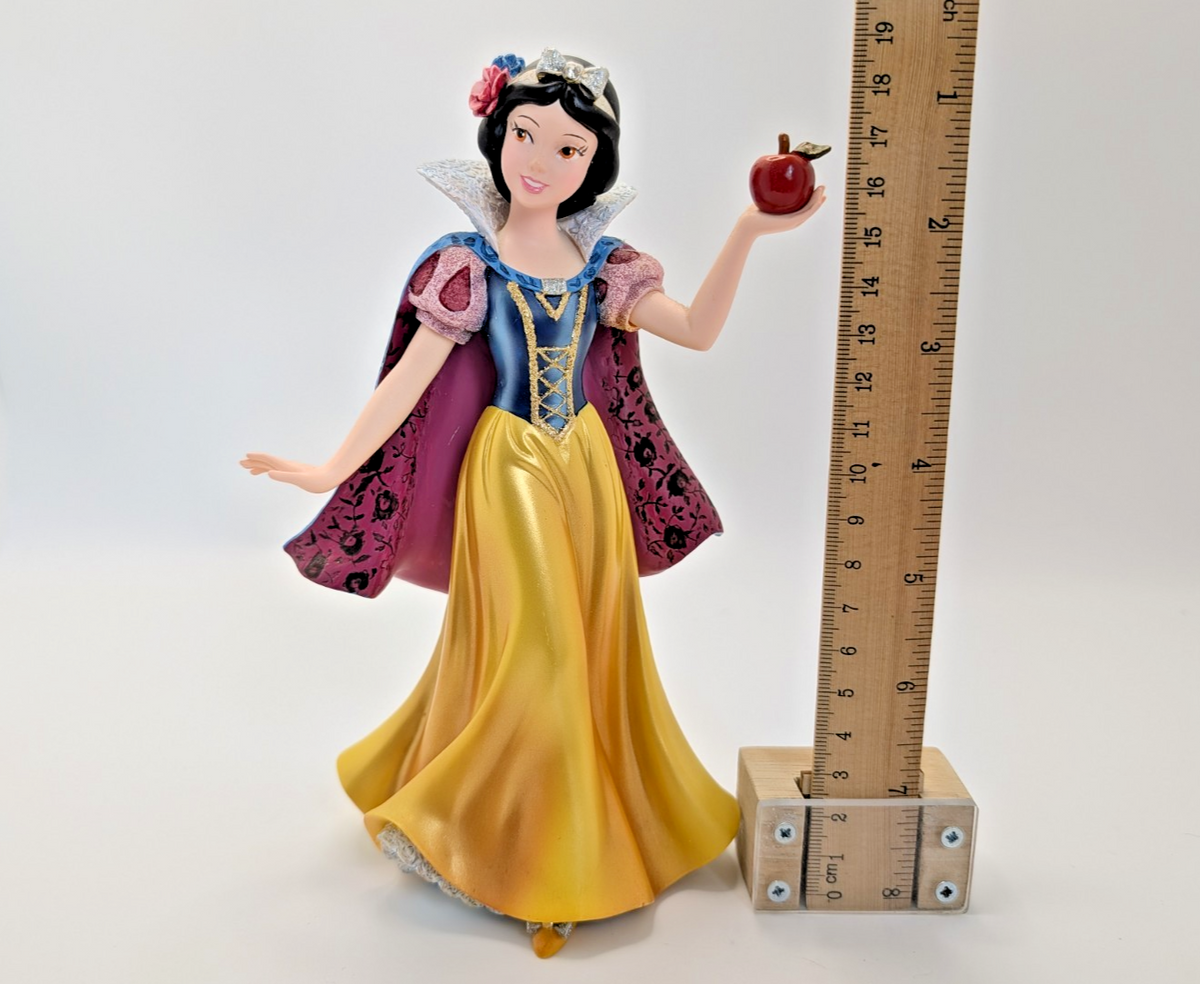 Disney Showcase Haute Couture Snow White Figurine 4031542 Snow White With Apple15