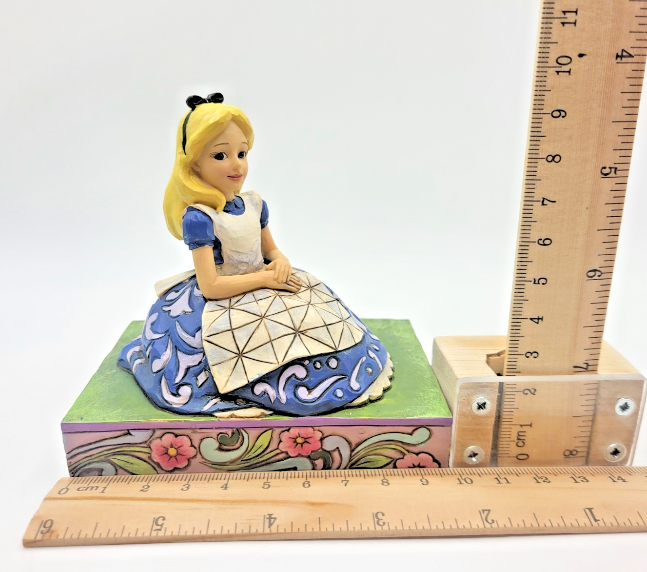 Disney Showcase Alice In Wonderland Figurine Awaiting An Adventure Ornament15