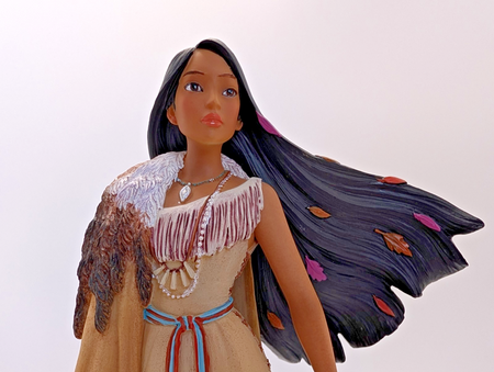 Disney Showcase Couture de Force Pocahontas 6008692 by Enesco - Unboxed - product view 14
