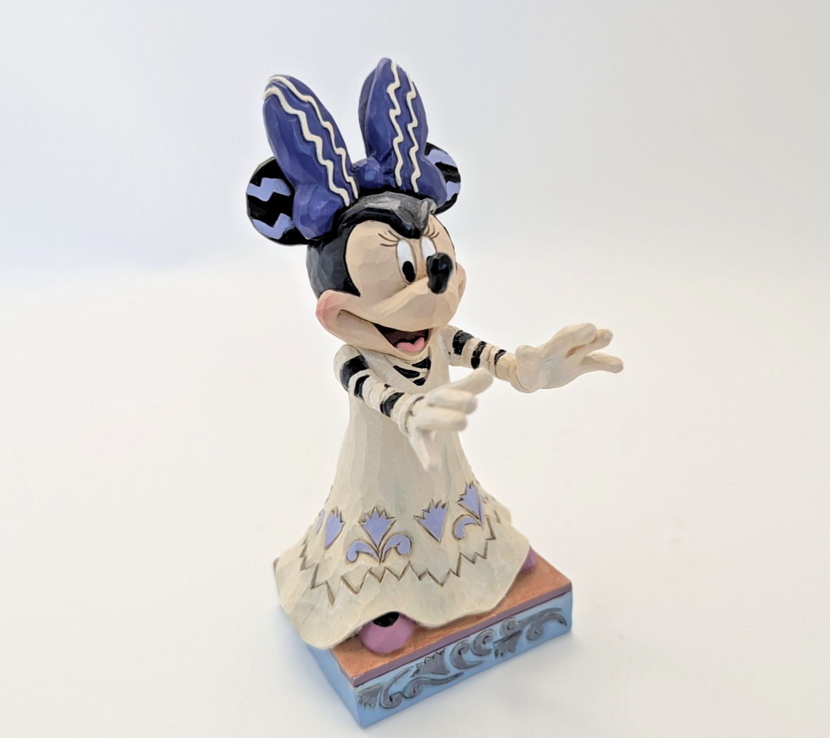 Disney Traditions Minnie Mouse Scream Queen 6007078 by Jim Shore - Boxed with Tag - product view 10