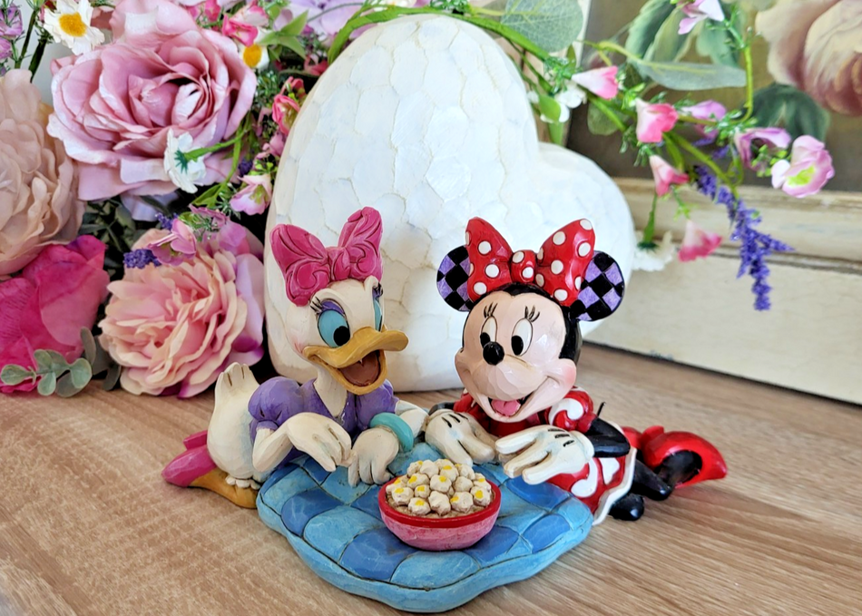 Disney Traditions Minnie Mouse & Daisy Duck Figurine Girls Night Ornament0