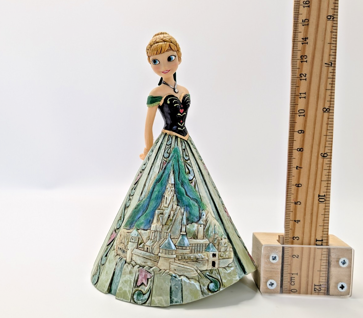 Disney Traditions Anna Arendelle Royalty 4048661 Castle Dress – detail and condition photograph 18