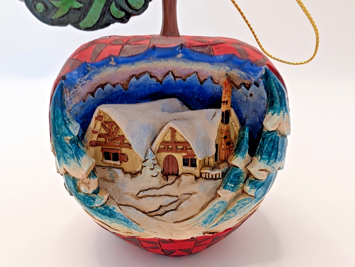 Disney Traditions Snow White apple hanging ornament A9047 – condition close-up
