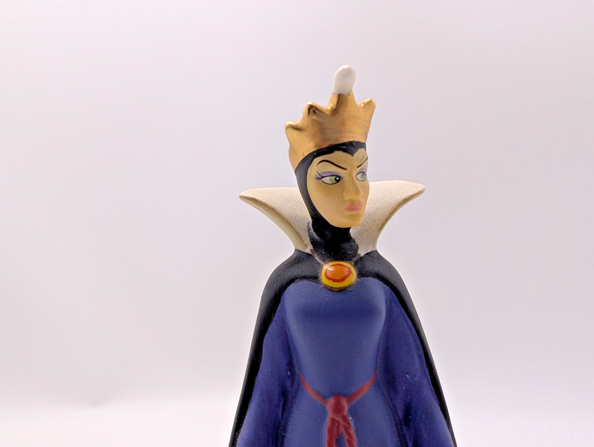 Disney Showcase Precious Moments Evil Queen Black as Night 143701 - Boxed - product view 12
