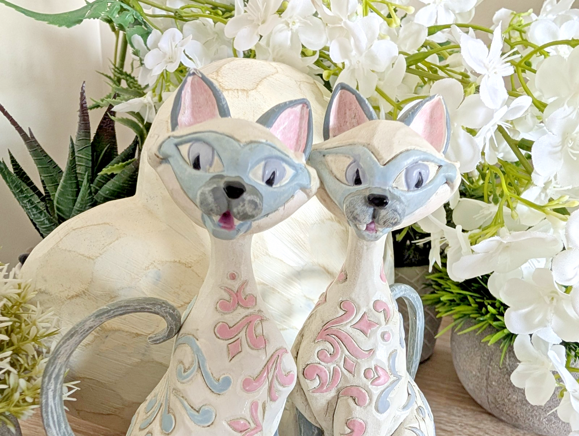 Disney Traditions Showcase Si & Am Scheming Suitors Figurine Lady & Tramp Boxed1