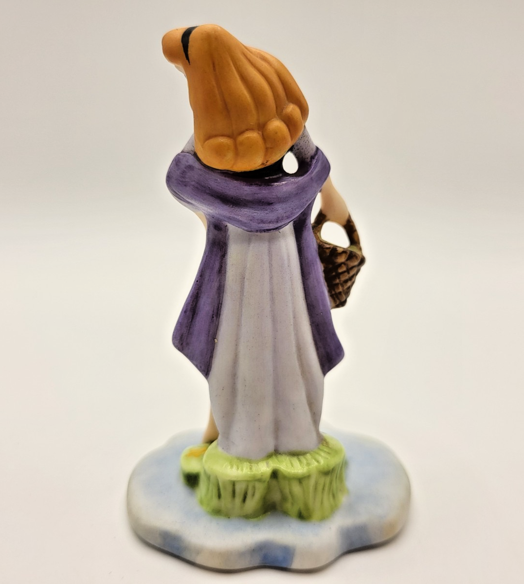 Disney Sleeping Beauty Grolier Figurine Aurora Porcelain Retro Ornament2