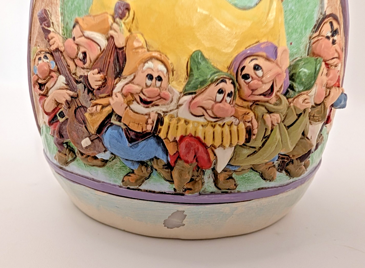 Disney Traditions Snow White Hi Ho Holidays 4046020 Christmas Figurine – detail and condition photograph 12