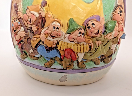 Disney Traditions Snow White Hi Ho Holidays 4046020 Christmas Figurine – detail and condition photograph 12