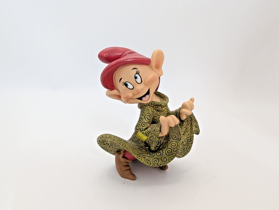 Disney Showcase Haute Couture Snow White & Dopey Christmas Holiday Figurine16