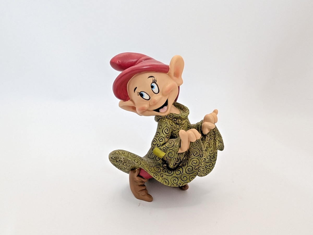 Disney Showcase Haute Couture Snow White & Dopey Christmas Holiday Figurine16