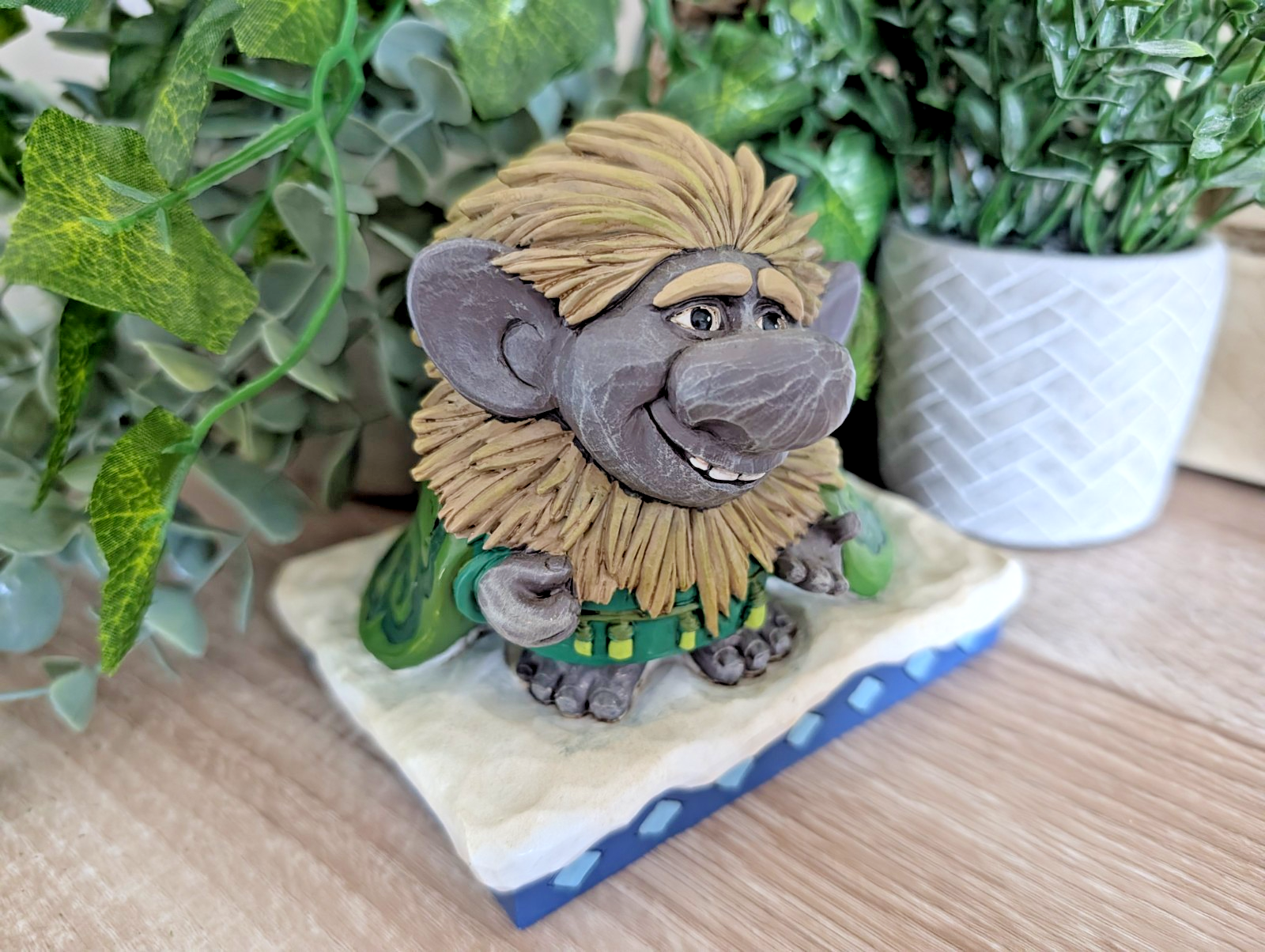Grand Pabbie Wise Shaman Frozen figurine front display view