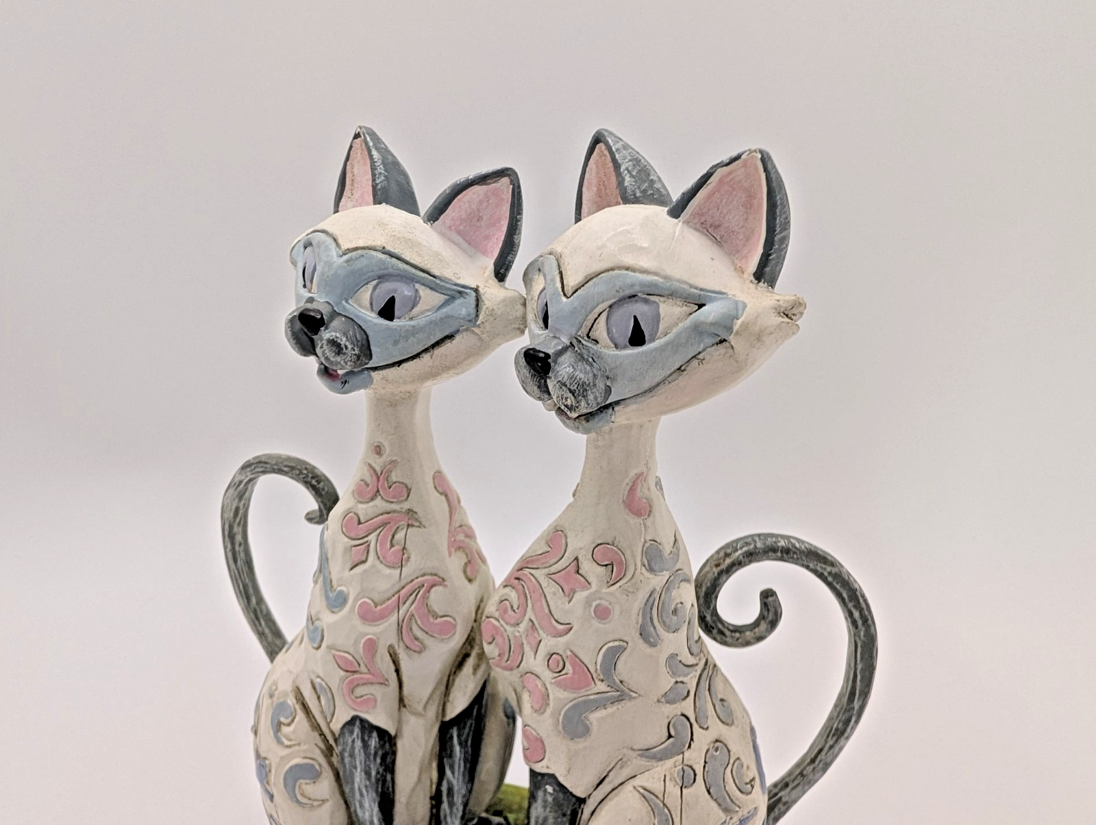 Disney Traditions Showcase Si & Am Scheming Suitors Figurine Lady & Tramp Boxed16