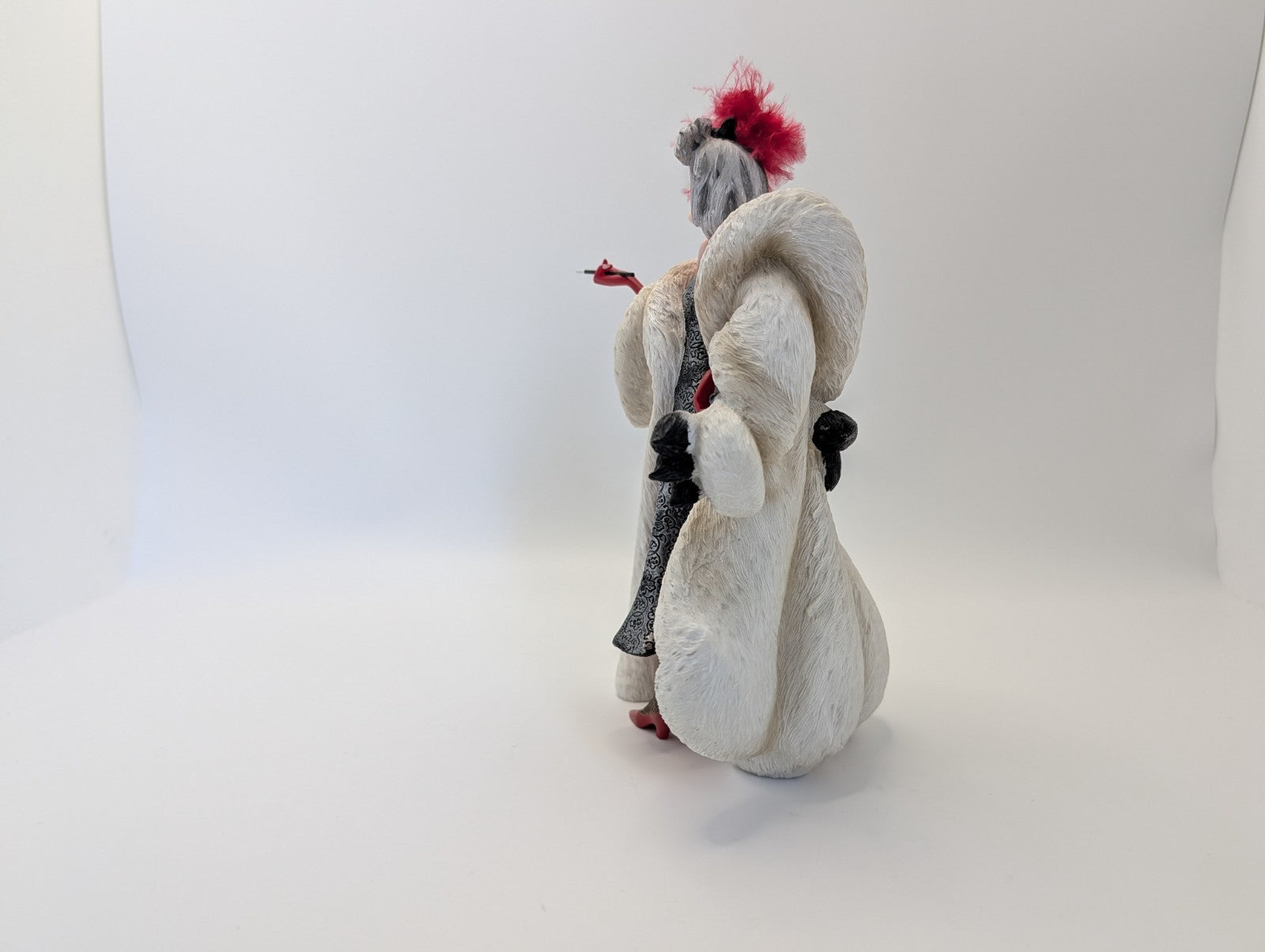 Disney Showcase Couture de Force Cruella De Vil figurine photo 7