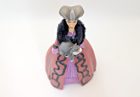 Disney Showcase Rococo Lady Tremaine & Lucifer Figurine Cinderella Villain Boxed23