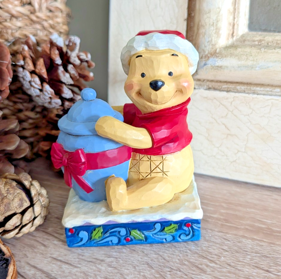 Disney Traditions Winnie the Pooh Holiday Hunny 6002845 – front view