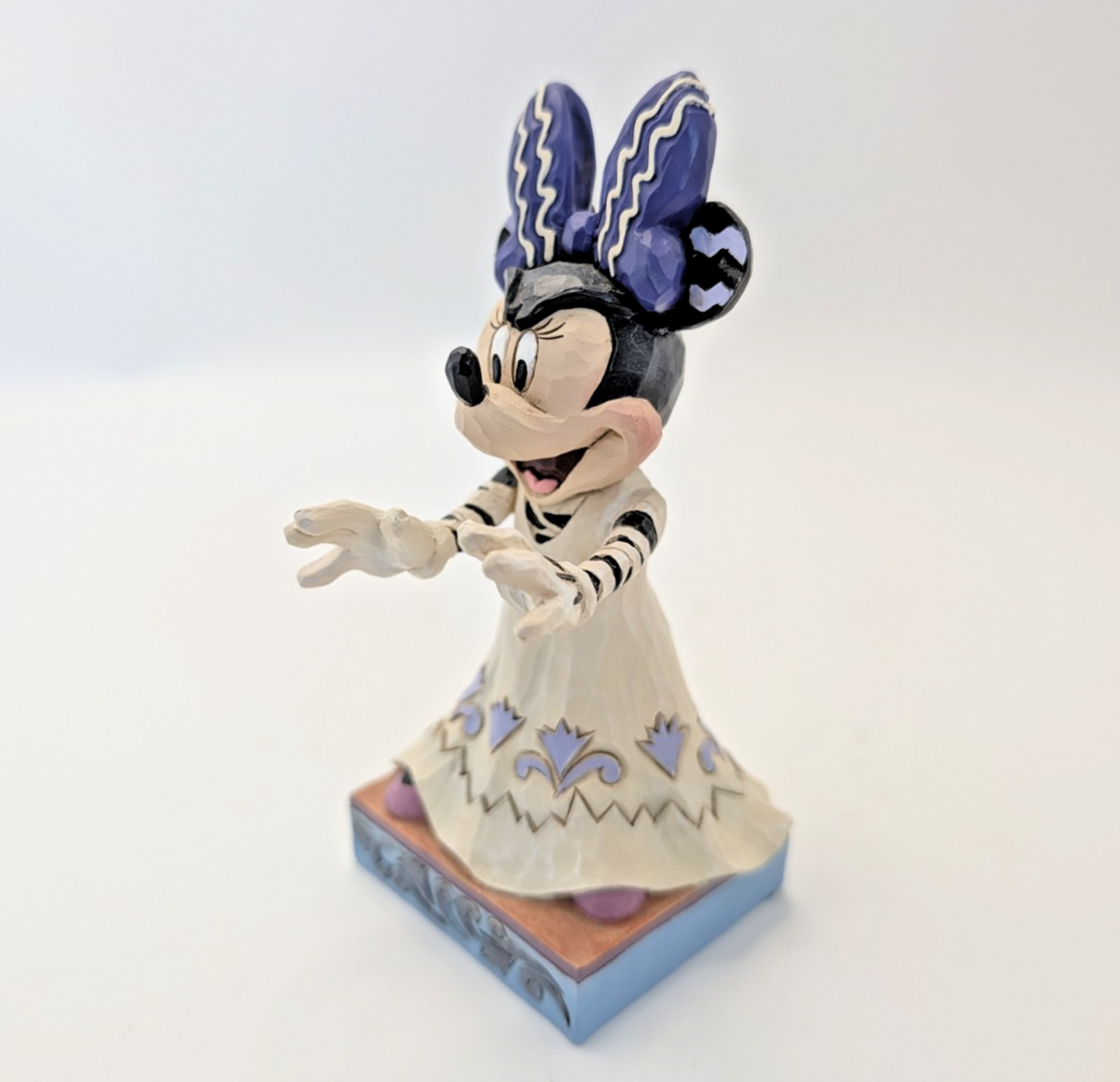 Disney Traditions Minnie Mouse Scream Queen 6007078 by Jim Shore - Boxed with Tag - product view 4