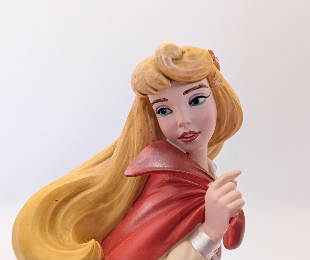 Disney Showcase Aurora as Briar Rose 4055792 Couture de Force – detail and condition photograph 15