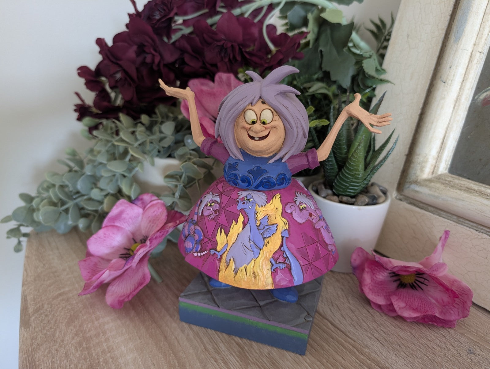Disney Traditions Madam Mim Madcap Metamorphosis figurine photo 4