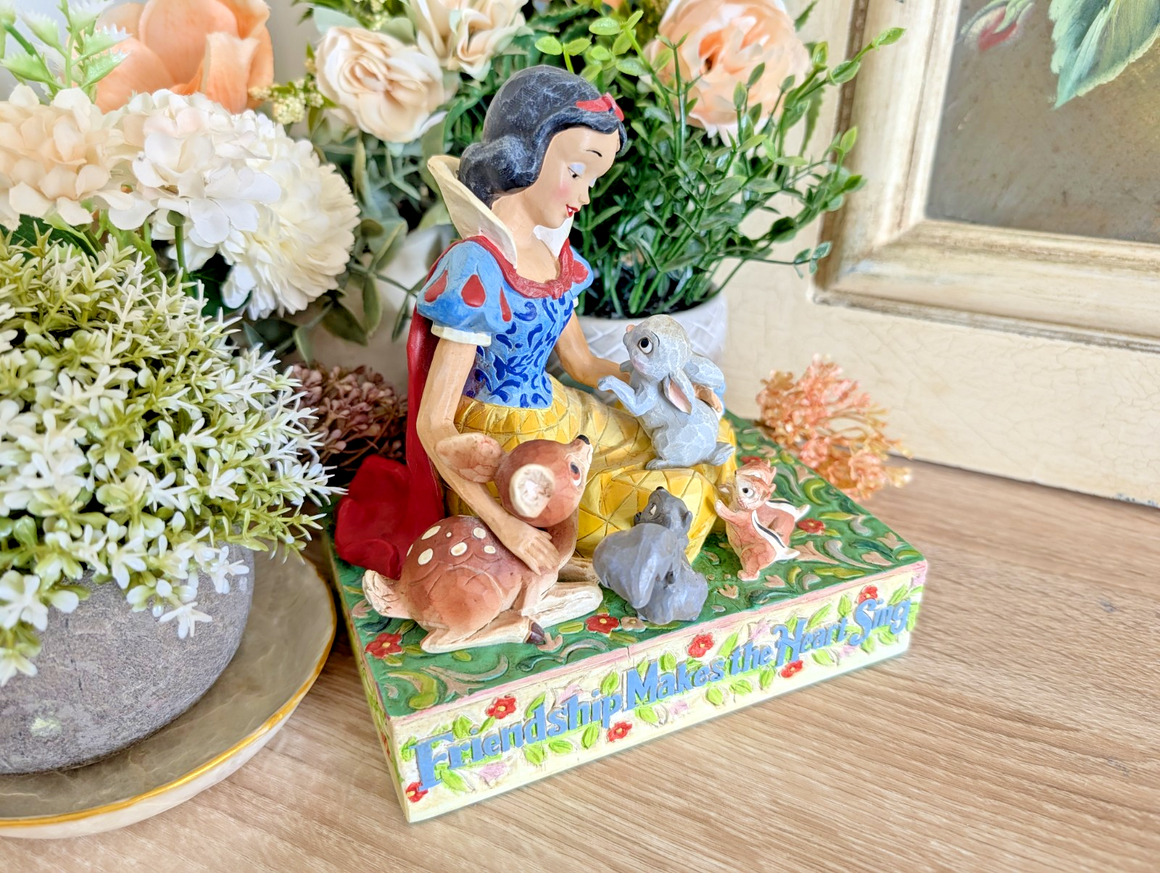 Disney Traditions Showcase Snow White Figurine Friendship Makes The Heart Sing2