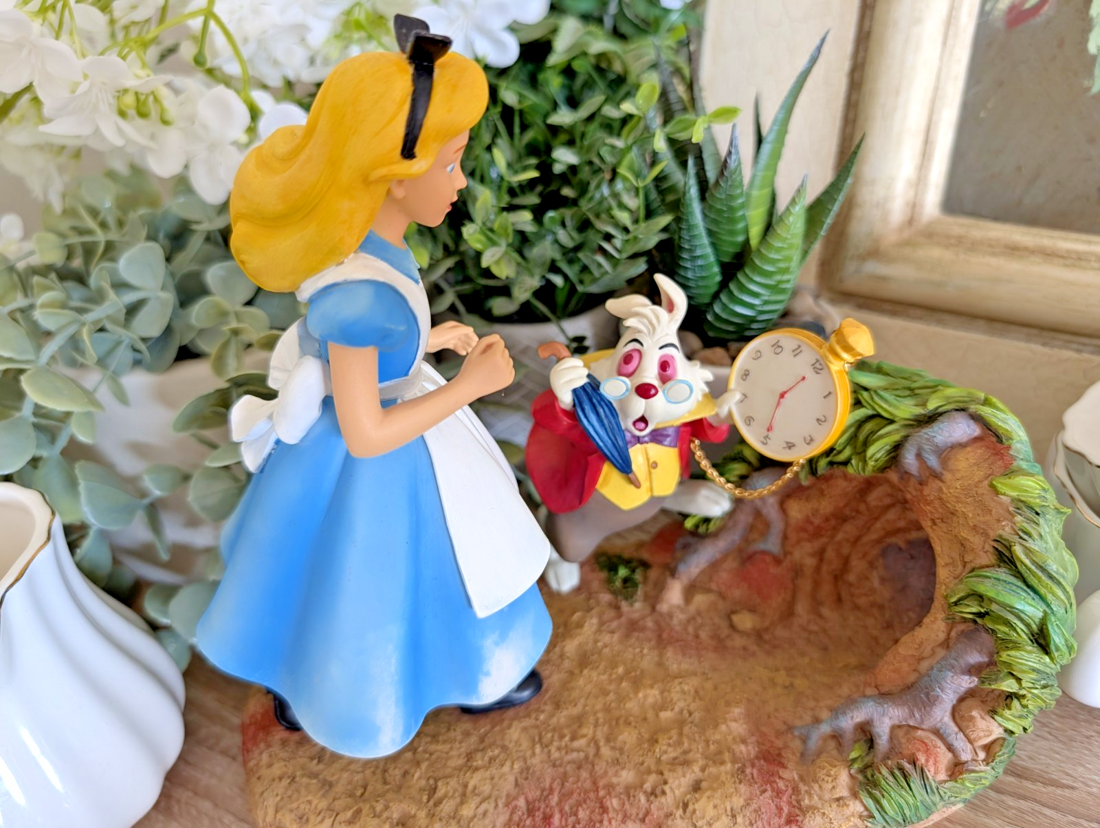 Disney Enchanting Collection Alice and White Rabbit Mr Rabbit Wait figurine photo 3