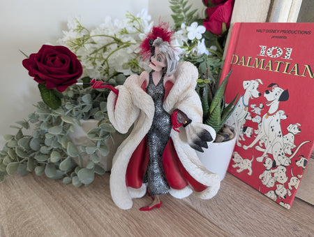 Disney Showcase Couture de Force Cruella De Vil figurine photo 3