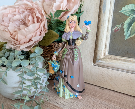 Disney Showcase Briar Rose Aurora Botanical 6014849 boxed figurine - right side view