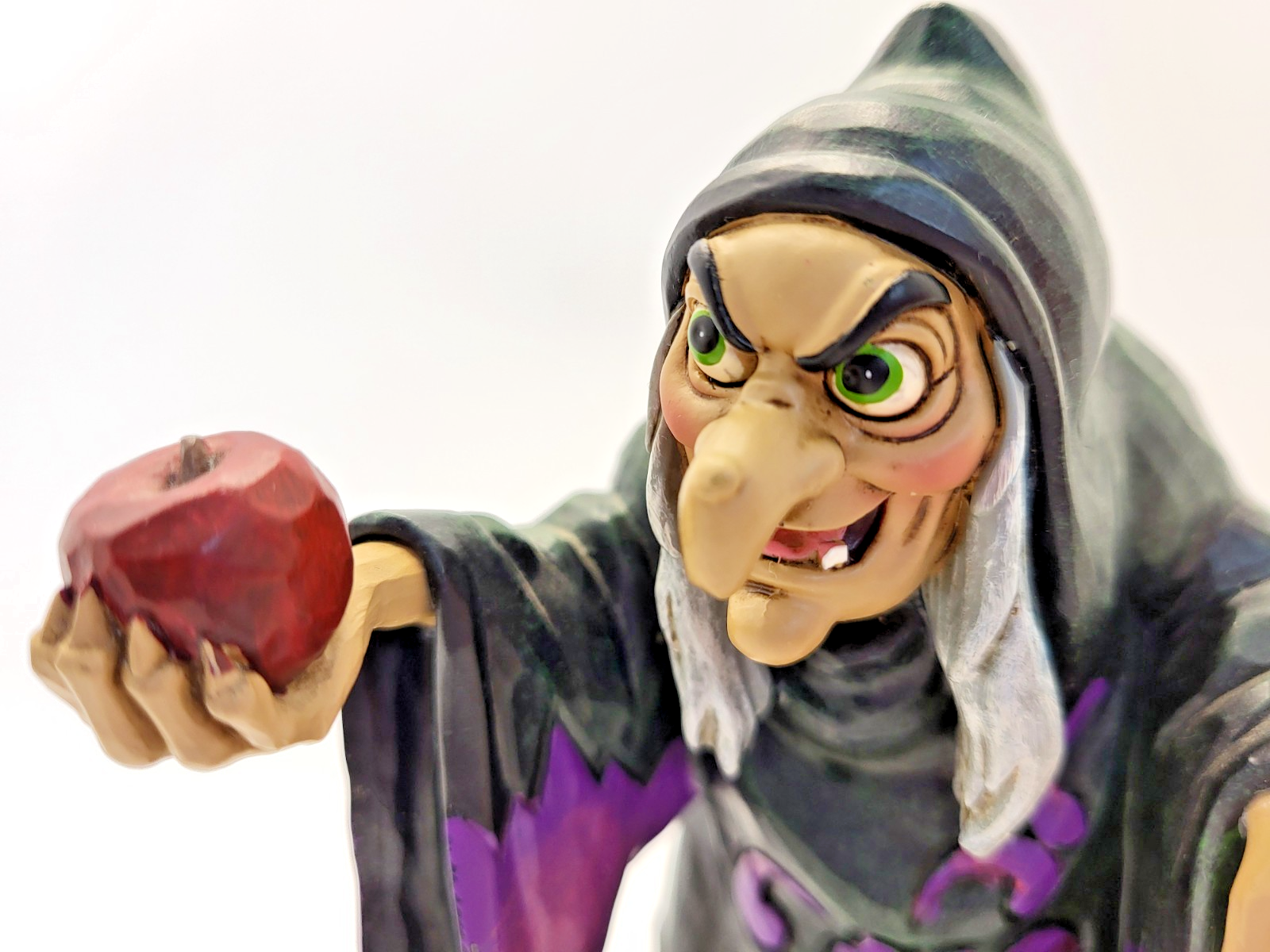 Disney Traditions Take A Bite Figurine  Old Hag Evil Queen Snow White Ornament18