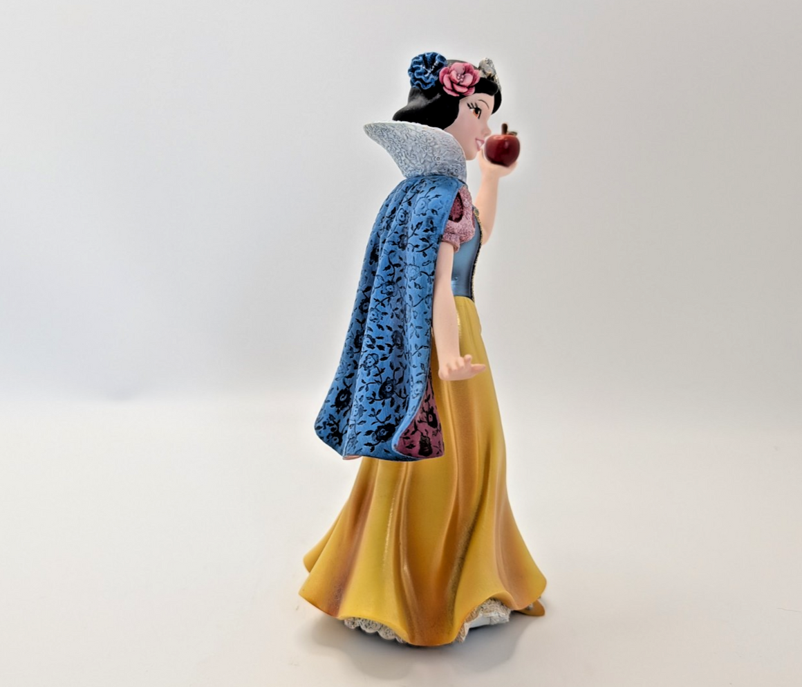 Disney Showcase Haute Couture Snow White Figurine 4031542 Snow White With Apple9