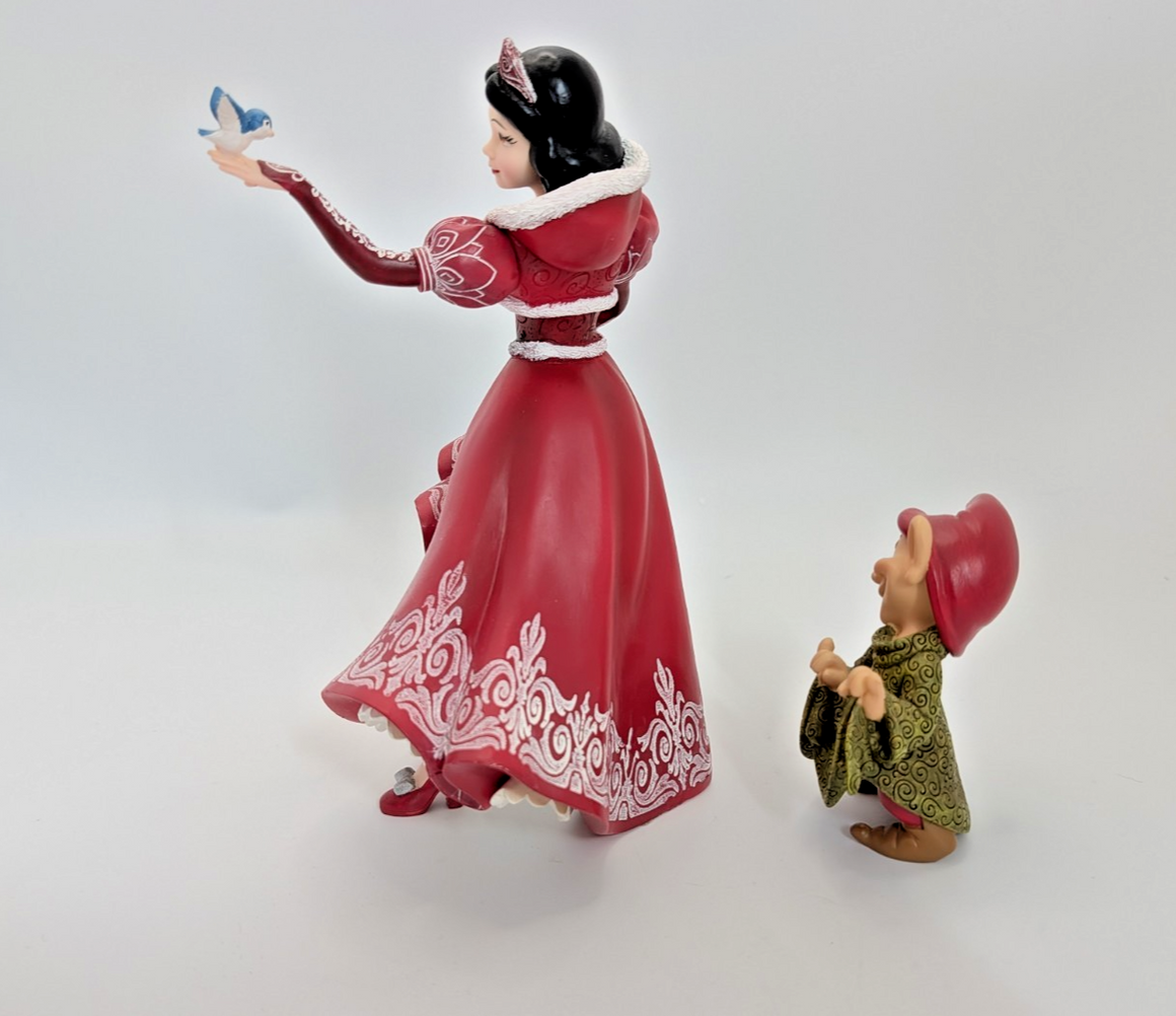 Disney Showcase Haute Couture Snow White & Dopey Christmas Holiday Figurine7