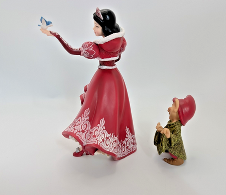 Disney Showcase Haute Couture Snow White & Dopey Christmas Holiday Figurine7