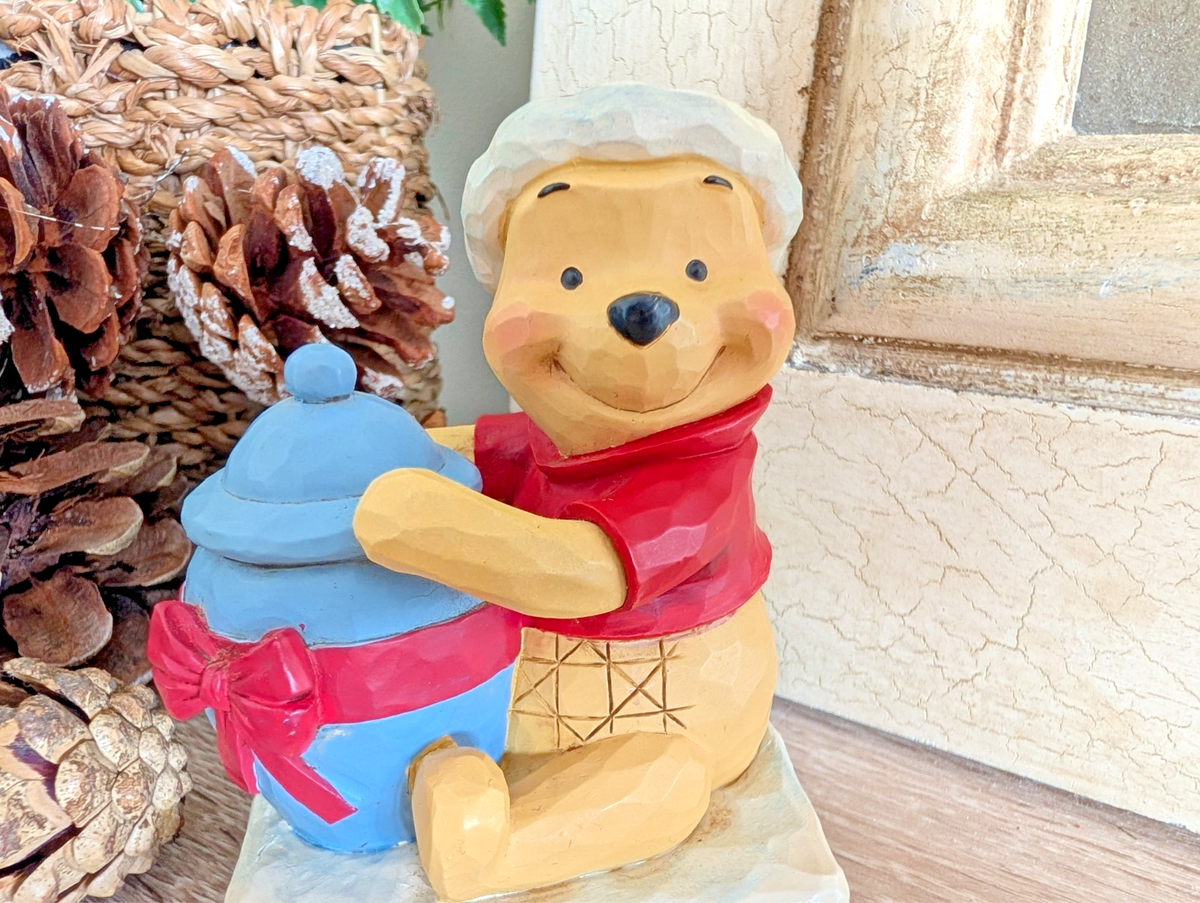 Disney Traditions Winnie the Pooh Holiday Hunny 6002845 – front display view