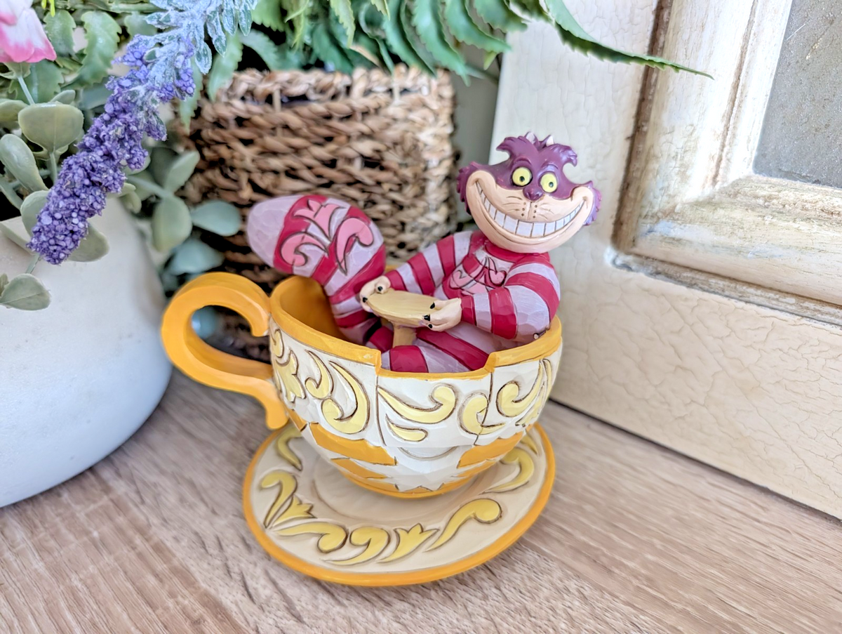 Disney Traditions Cheshire Cat Mad Tea Party 4032117 – detail and condition photograph 2