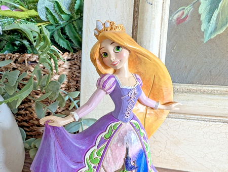 Disney Traditions Rapunzel Daring Heights 4045240 Castle Dress – detail and condition photograph 2