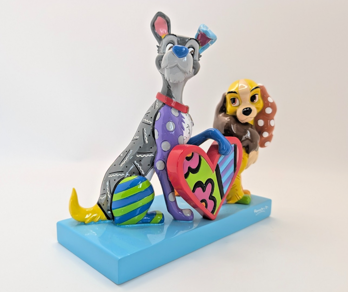 Disney Britto Lady and the Tramp 6008528 unboxed figurine - costume and pattern detail