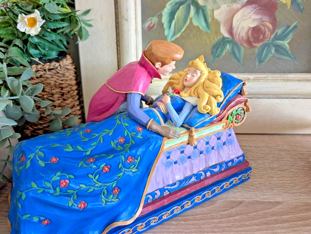 Disney Traditions Aurora Phillip The Spell Is Broken 4056753 figurine - left side view