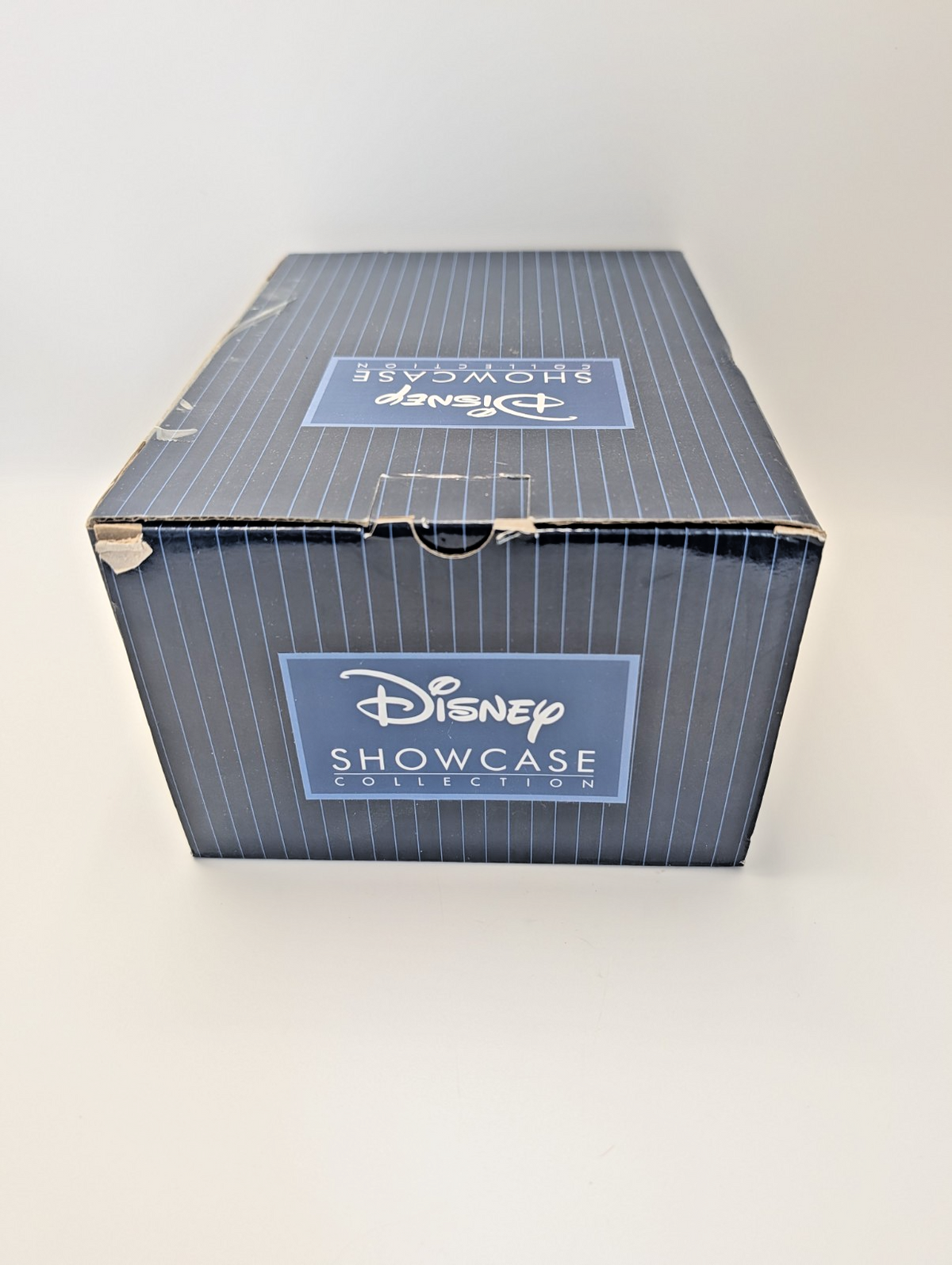 Disney Showcase Aurora as Briar Rose 4055792 Couture de Force – detail and condition photograph 18