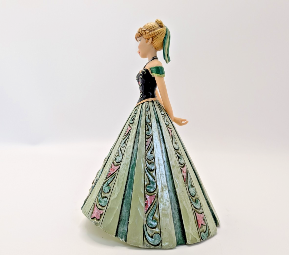 Disney Traditions Anna Arendelle Royalty 4048661 Castle Dress – detail and condition photograph 7