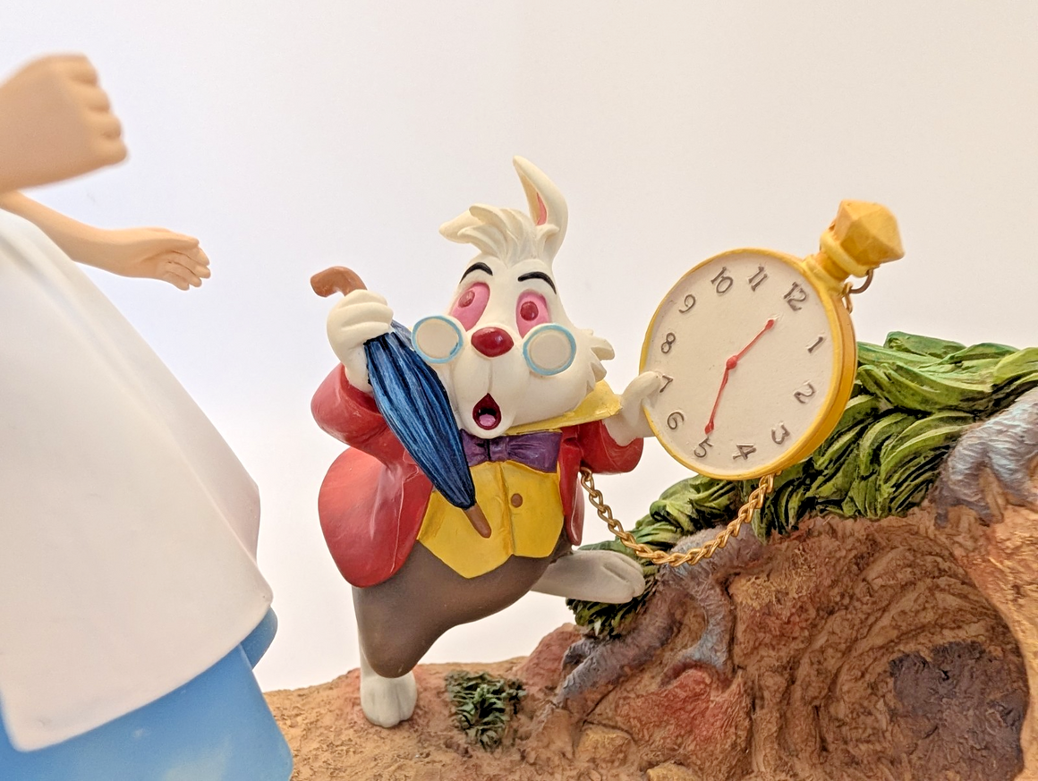 Disney Enchanting Collection Alice and White Rabbit Mr Rabbit Wait figurine photo 16