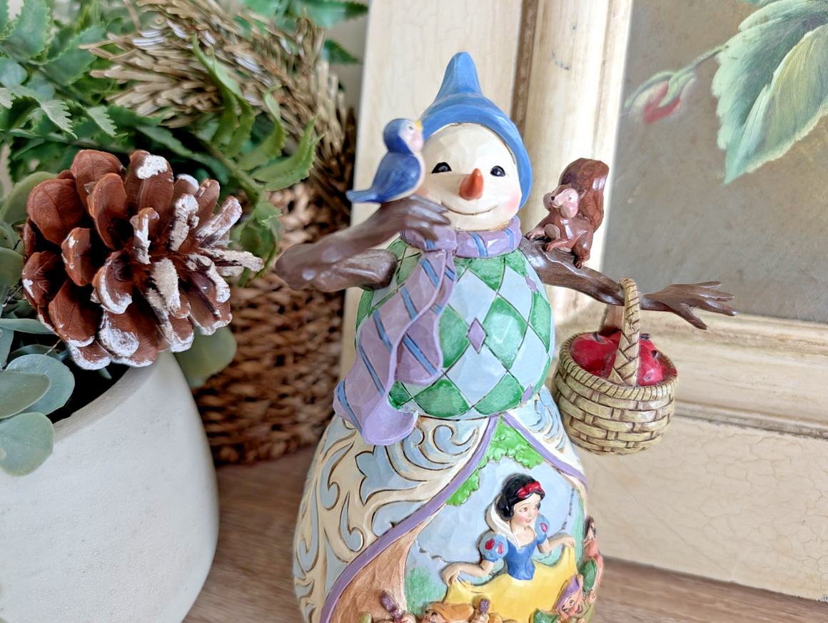Disney Traditions Snow White Hi Ho Holidays 4046020 Christmas Figurine – detail and condition photograph 3