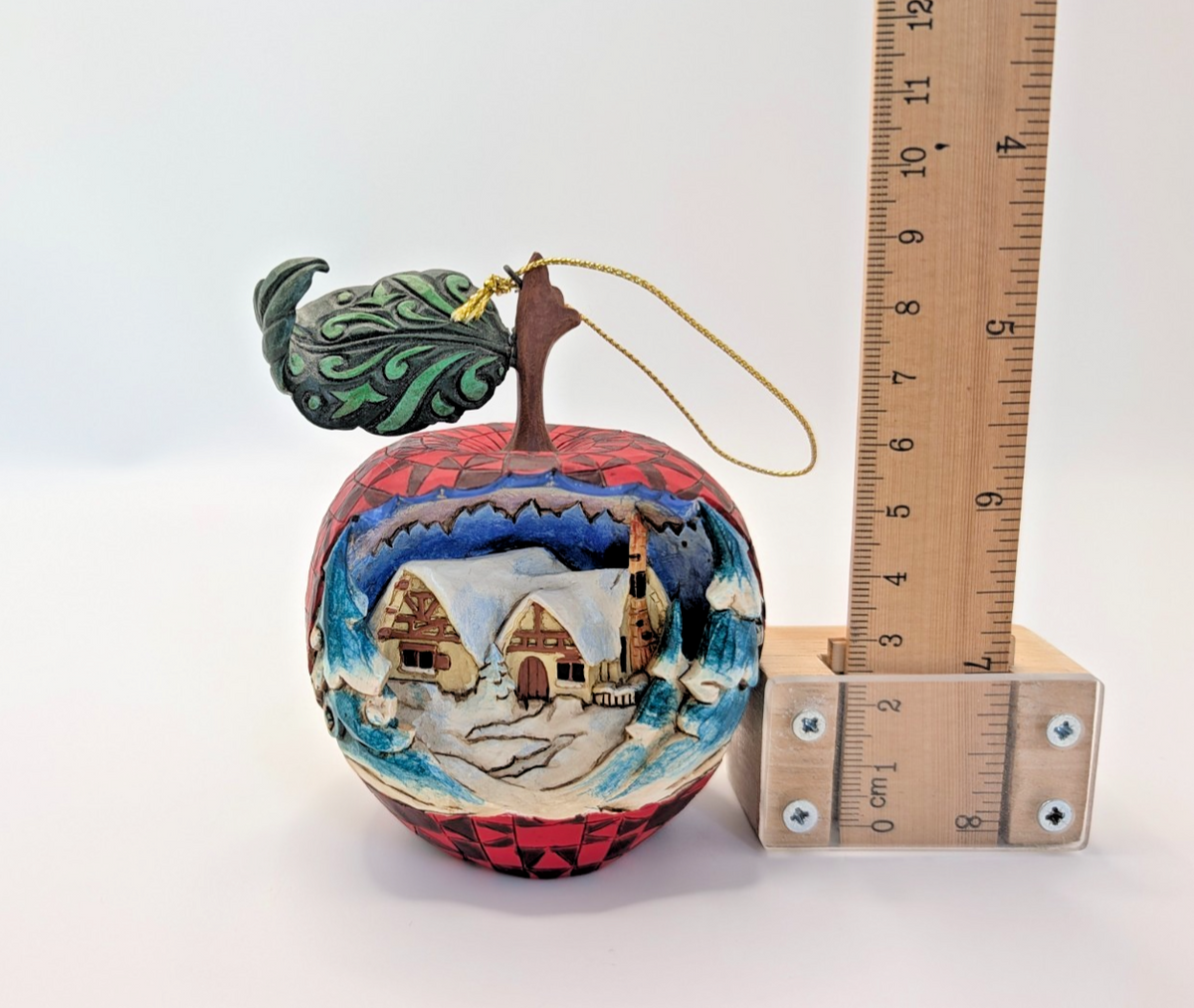 Disney Traditions Snow White apple hanging ornament A9047 – right-side view