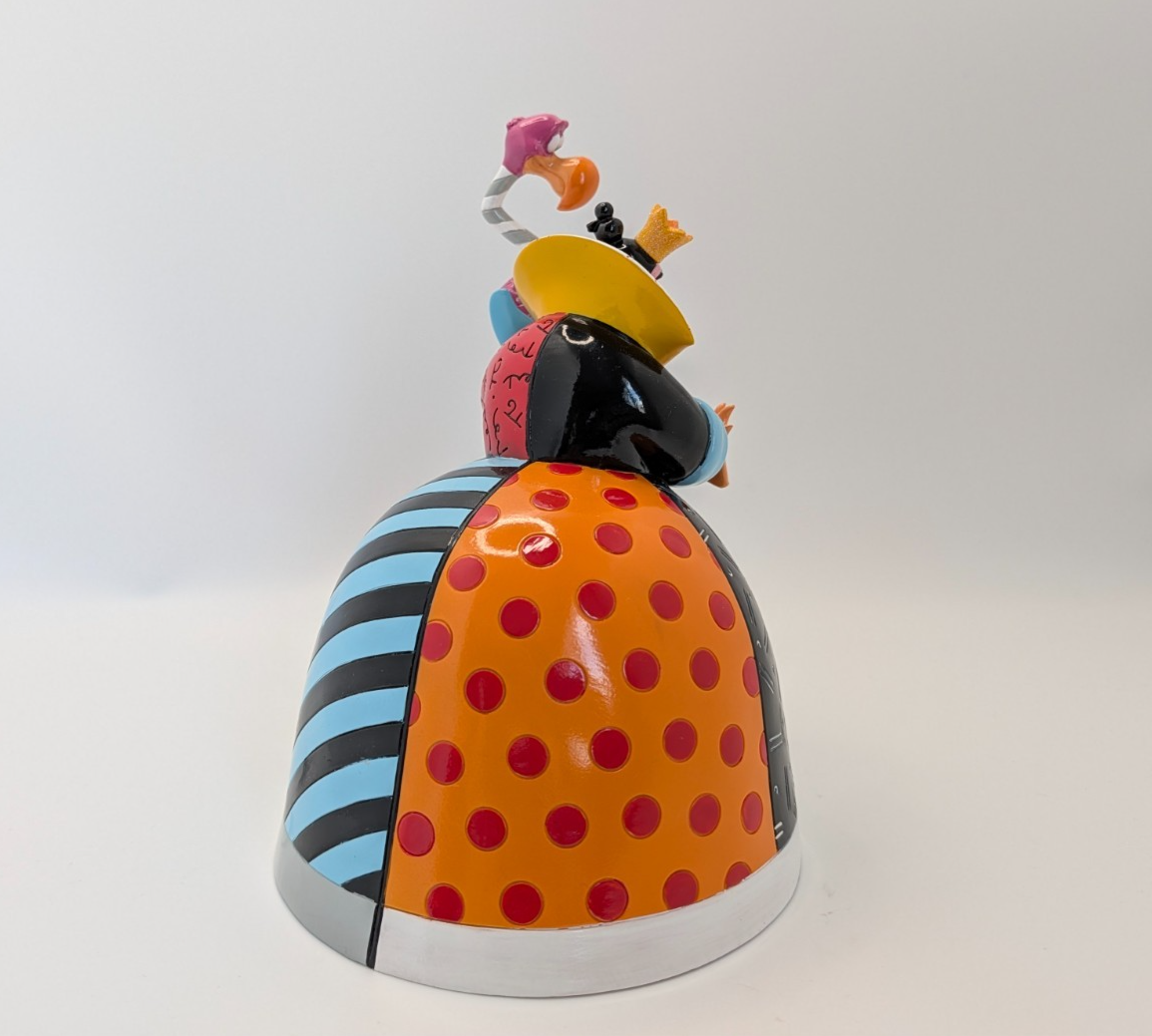 Disney Britto Queen of Hearts 6008525 unboxed figurine - base detail