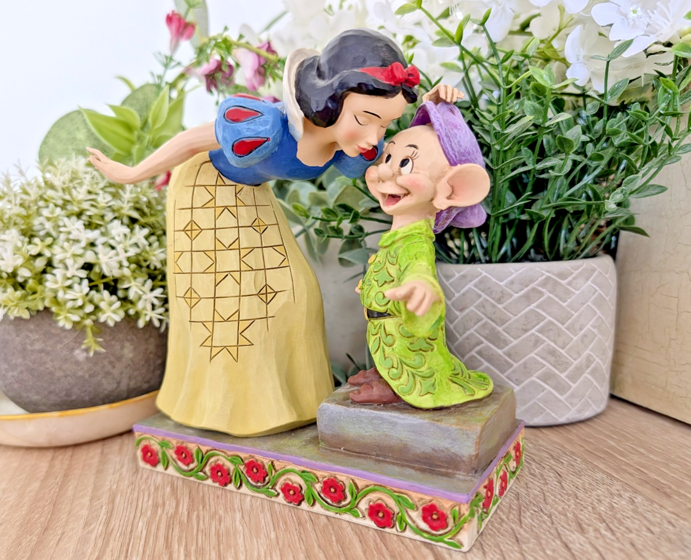 Disney Traditions Showcase Snow White & Dopey Sweetest Farewell Figurine J Shore2