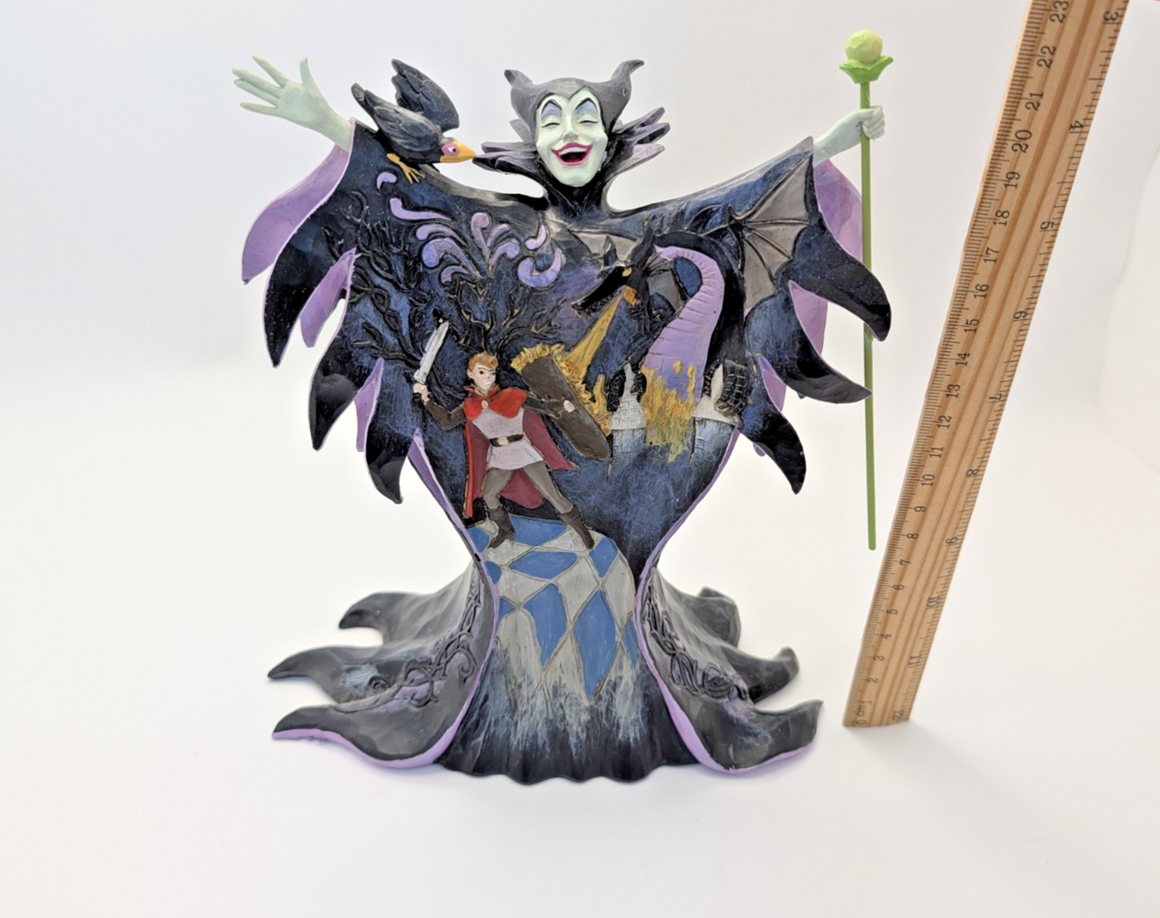 Disney Traditions Maleficent Malevolent Madness figurine 4055439 lower robe detail