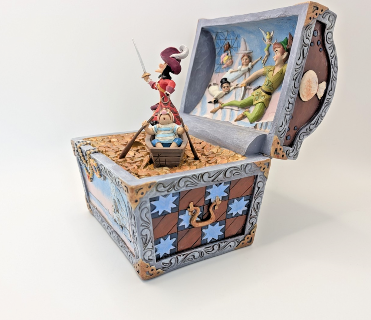 Disney Traditions Treasure-Strewn Tableau Peter Pan Figurine Captain Hook Wendy4