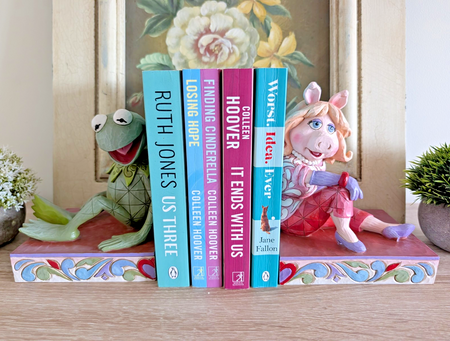 Alternate view of Disney Traditions Kermit and Miss Piggy bookends 4026093