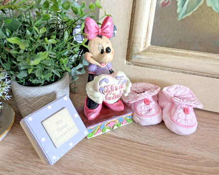 Disney Traditions Minnie Mouse It's a Girl figurine 4043664