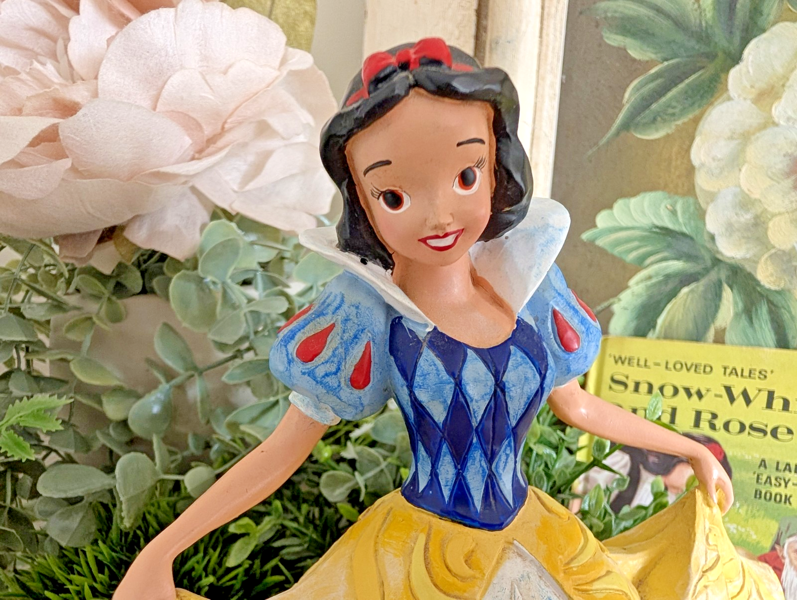 Disney Traditions Showcase Fairytale Endings For The Fairest Figurine Snow White2